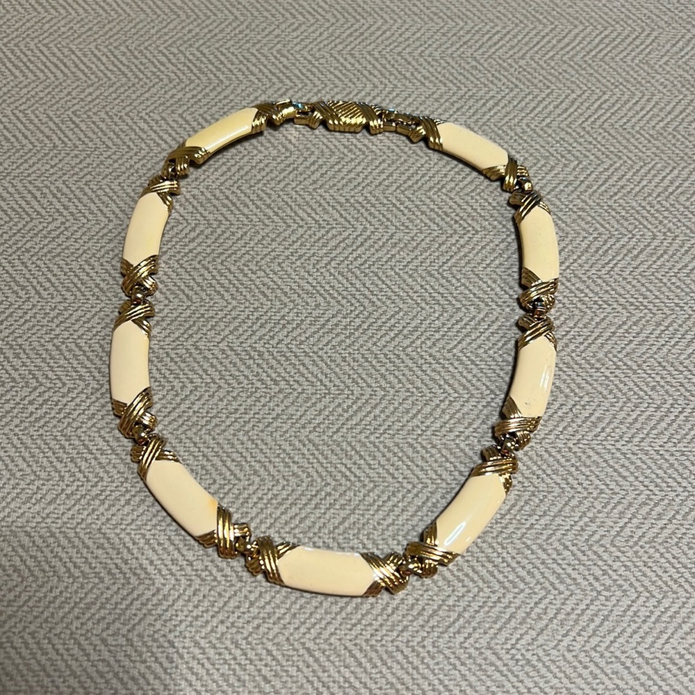 Vtg 70s Monet Enamel Cream Gold Tone Necklace